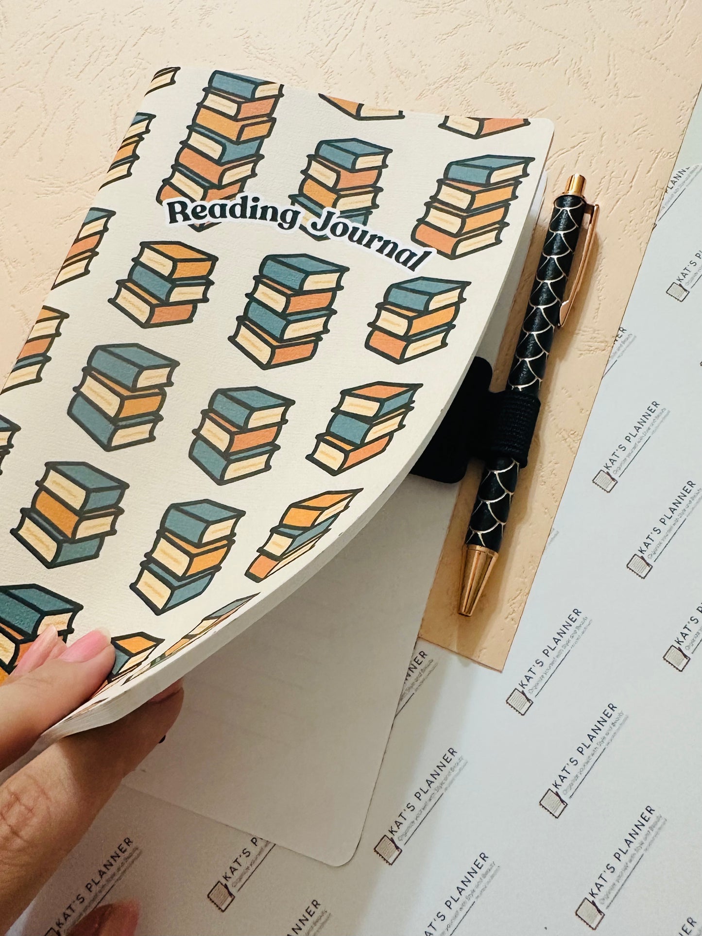Pen Loop READING Collection October 2025